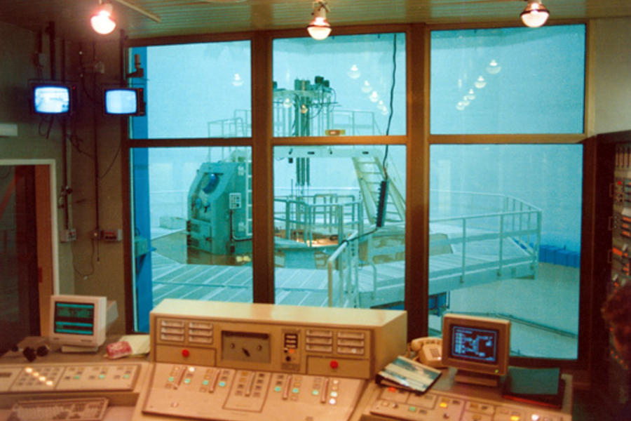 Sala de control del reactor nuclear "NUR" - Argelia